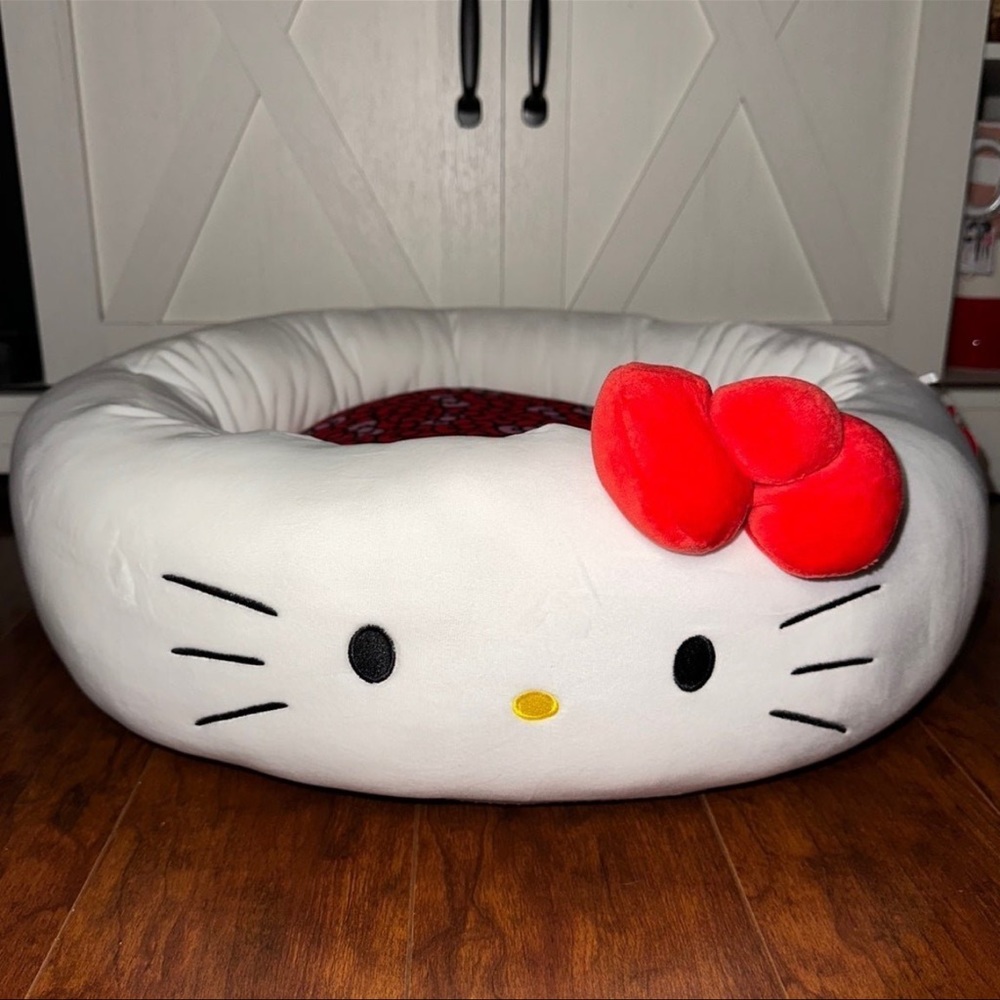Hello Kitty Pet Bed with Detachable Pillow